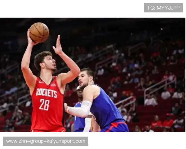 NBA 球星当众暴走！怒摔战术板