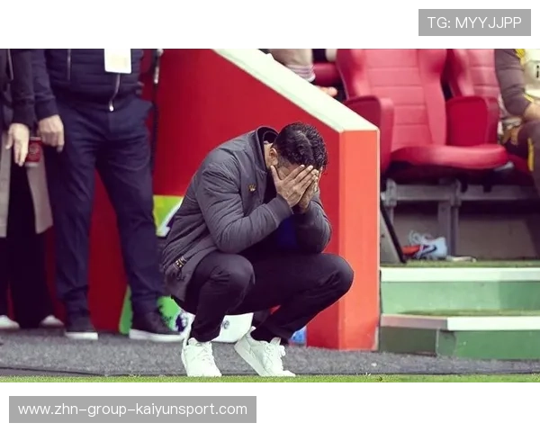 曼联后场出球受限